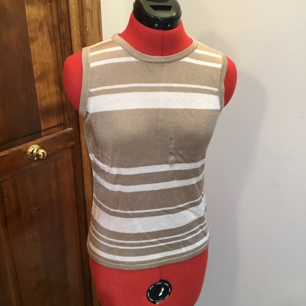 Liz tan & white sleeveless blouse, size SP, NWT, stretch, rayon/cotton